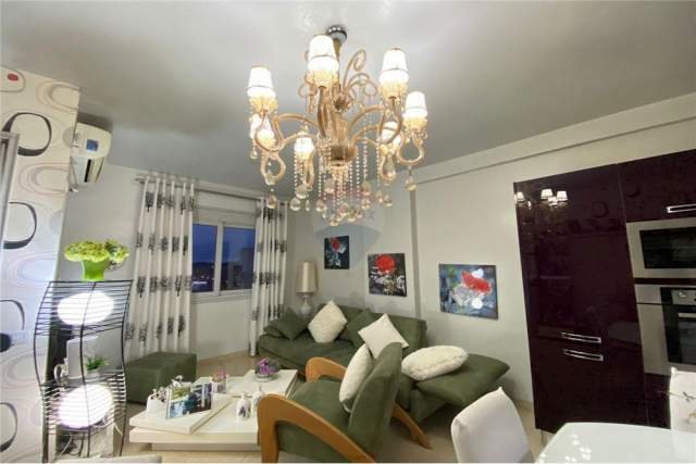 Vlore, shitet apartament 2+1 Kati 5, 136 m² 160.000 Euro (Rruga Transballkanike)