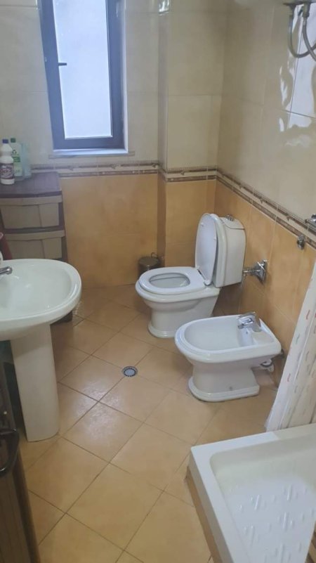 Tirane, jepet me qera apartament 2+1 Kati 3, 70 m² 350 Euro (rruga Mine Peza)