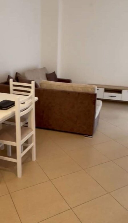 Tirane, jepet me qera apartament 2+1+BLK Kati 5, 90 m² 40.000 Leke (Rrethrrotullimi i Selites)