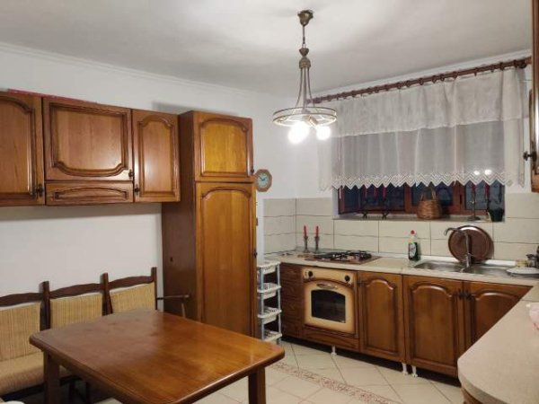 Korce, shitet Vile 2 Katshe , 90 m² 85.000 Euro