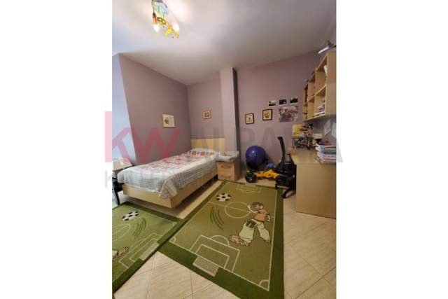 Tirane, shitet apartament Kati 3, 168 m² 225.000 Euro (Kopshti Botanik)