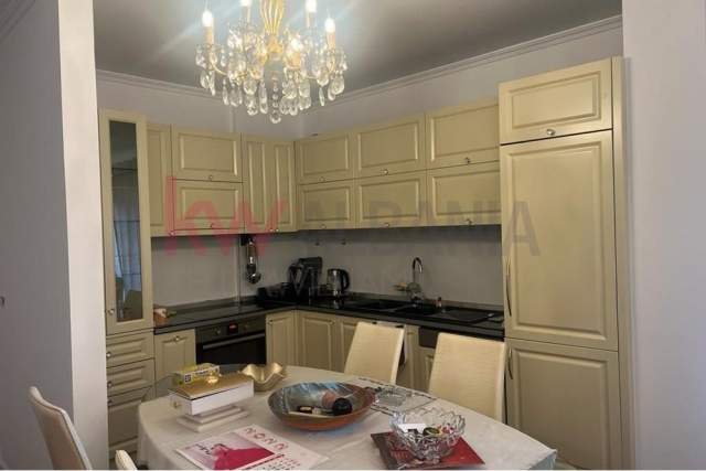 Tirane, jepet me qera apartament 2+1+BLK Kati 8, 105 m² 600 Euro (Brryli)