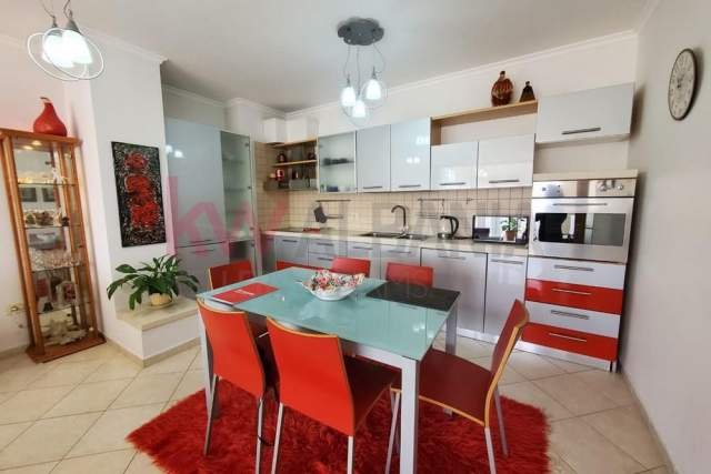 Tirane, jepet me qera apartament 2+1+BLK Kati 9, 120 m² 850 Euro (Ish Blloku)