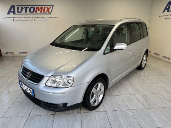 Tirane, shes makine Volkswagen touran Viti 2006, 4.900 Euro