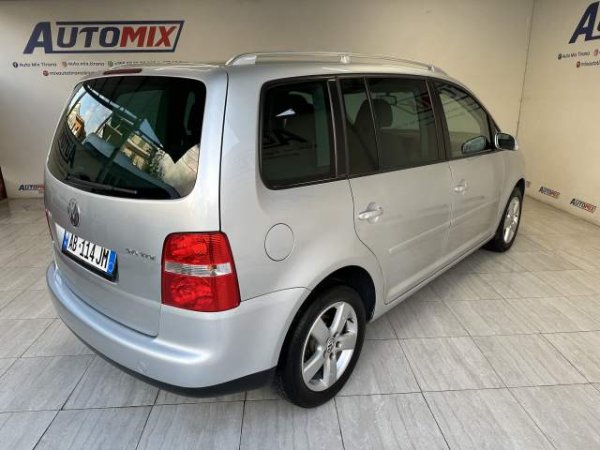 Tirane, shes makine Volkswagen touran Viti 2006, 4.900 Euro