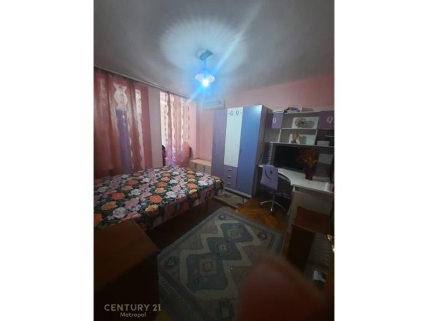 Tirane, jepet me qera apartament 1+1 Kati 3, 60 m² 380 € (Qyteti Studenti)