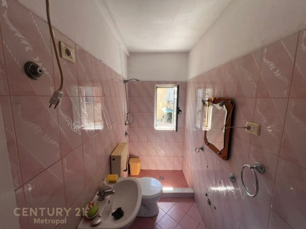 Tirane, jepet me qera apartament 1+1 Kati 3, 60 m² 380 € (Qyteti Studenti)
