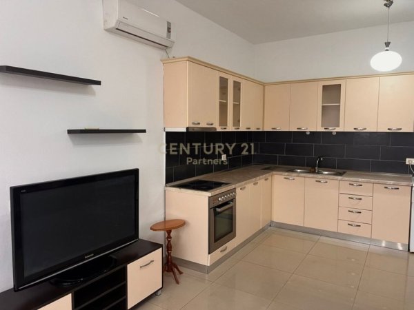 Tirane, jepet me qera apartament 2+1+Ballkon Kati 5, 80 m² 350 € (Profarma)