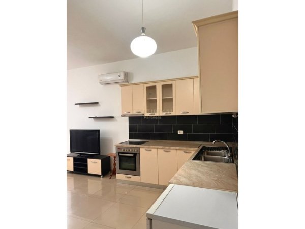 Tirane, jepet me qera apartament 2+1+Ballkon Kati 5, 80 m² 350 € (Profarma)