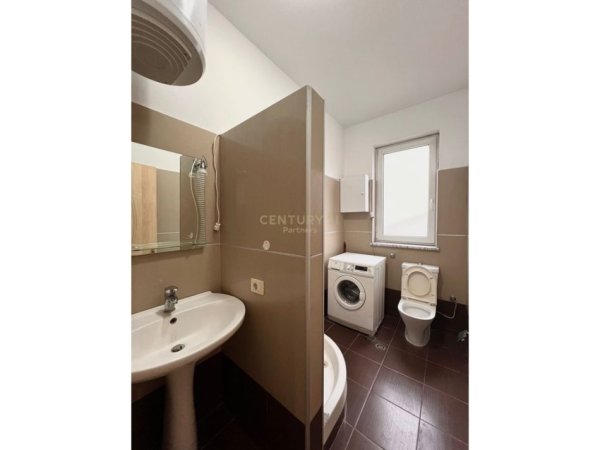 Tirane, jepet me qera apartament 2+1+Ballkon Kati 5, 80 m² 350 € (Profarma)