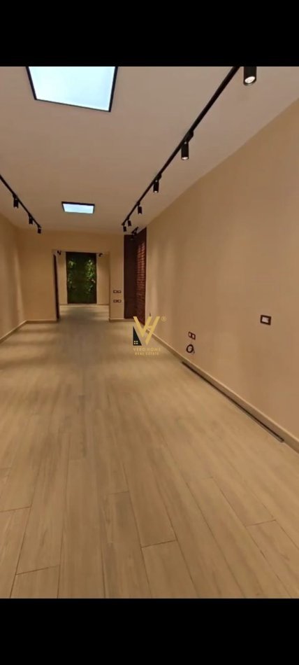 Tirane, jepet me qera dyqan Kati 0, 67 m² 750 € (VASIL SHANTO)