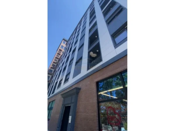 0683487469 Tirane, jepet me qera apartament 1+1 Kati 10, 53 m² 110.000 € (Spitali Amerikan 3 , Rruga Kavajes)
