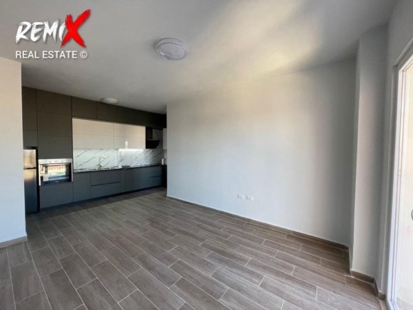 Durres, jepet me qera apartament 2+1+Aneks+Ballkon Kati 5, 350 € 