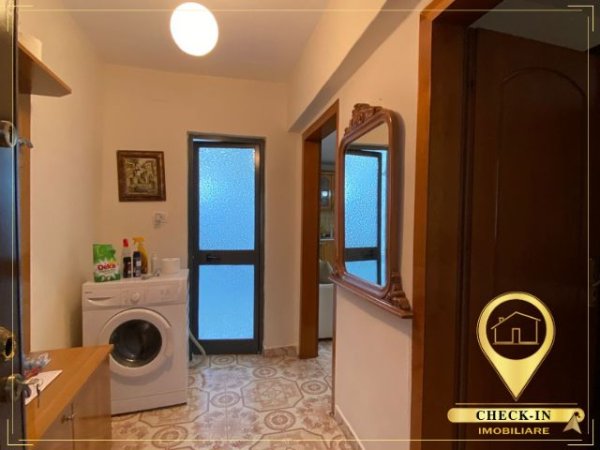 Tirane, jepet me qera apartament 1+1+Aneks+Ballkon Kati 3, 55 m² 300 € (Rruga Hysen Loci)