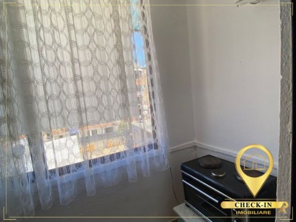 Tirane, jepet me qera apartament 1+1+Aneks+Ballkon Kati 3, 55 m² 300 € (Rruga Hysen Loci)