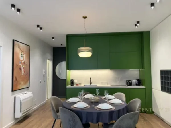 Tirane, jepet me qera apartament 2+1 Kati 3, 105 m² 1.200 € (Rruga Dibres)