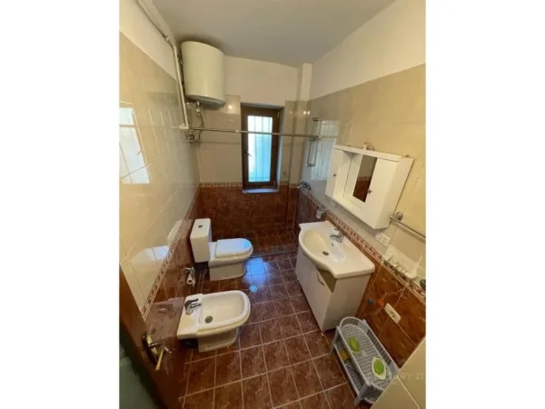 Tirane, shes apartament 2+1 Kati 1, 98 m² 195.000 € (Rruga Fortuzi)