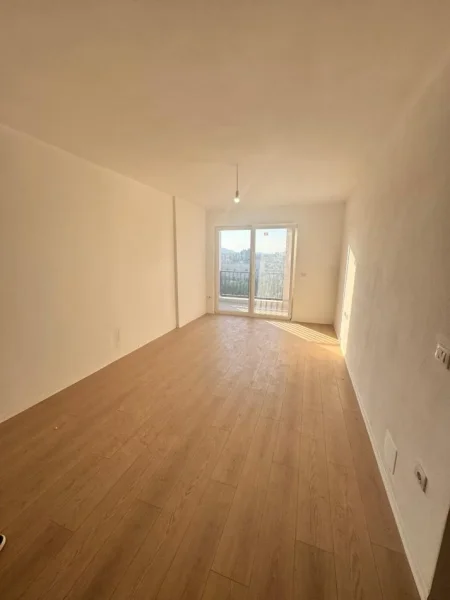 Tirane, jepet me qera apartament 2+1+2 me parkim Kati 2, 120 m² 400 € (Kombinat te Minibashkia)