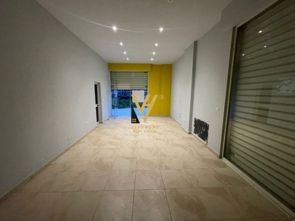 Tirane, jepet me qera dyqan Kati 0, 44 m² 300 € (ALI DEMI)