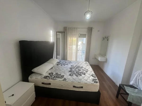 Tirane, jepet me qera apartament 1+1+Ballkon Kati 2, 65 m² 600 € (Rr. Haxhi Dalliu Pas Shkencave te Natyres,)