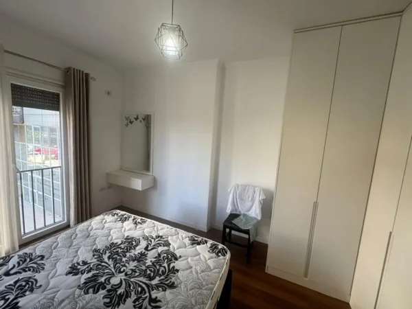 Tirane, jepet me qera apartament 1+1+Ballkon Kati 2, 65 m² 600 € (Rr. Haxhi Dalliu Pas Shkencave te Natyres,)