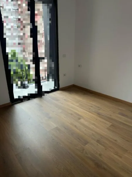 Tirane, jap me qera zyre Kati 2, 56 m² 550 € (shkolla e kuqe)