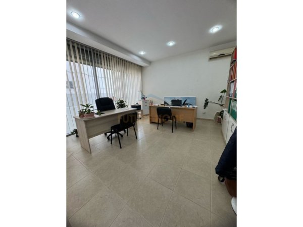 Tirane, shitet ambjent biznesi Kati 0, 37 m² 140.000 € (rruga e BOGDANEVE)