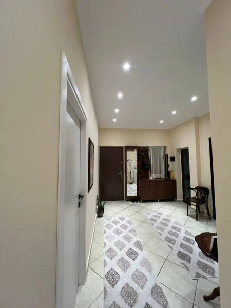 Tirane, jepet me qera apartament 2+1+Ballkon Kati 1, 95 m² 500 € (DON BOSKO)