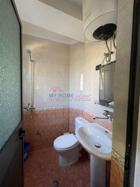 Tirane, jepet me qera apartament 1+1 Kati 2, 48 m² 450 € (Rruga Muhamet Gjollesha,)