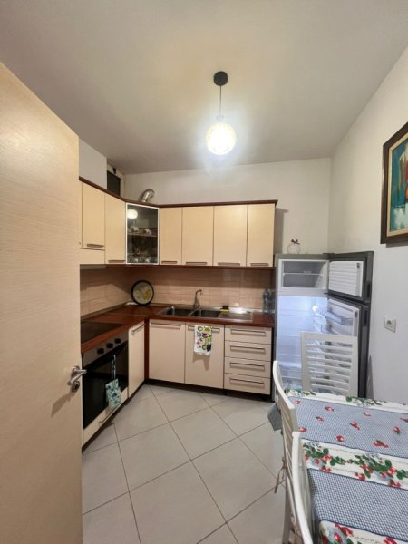 Tirane, jepet me qera apartament 2+1+Aneks+Ballkon Kati 7, 110 m² 650 € (Don Bosko)