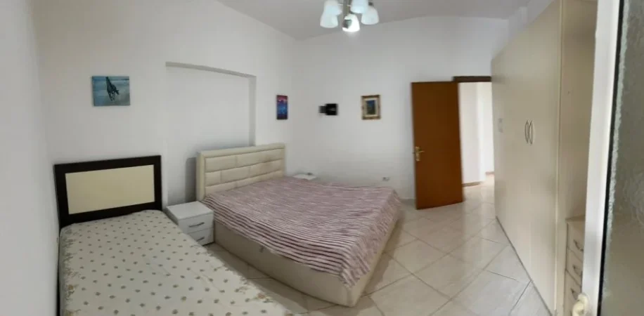 Tirane, jepet me qera apartament 1+1 Kati 1, 50 m² 300 € (Rr. jordan Misja prane Xhamise)