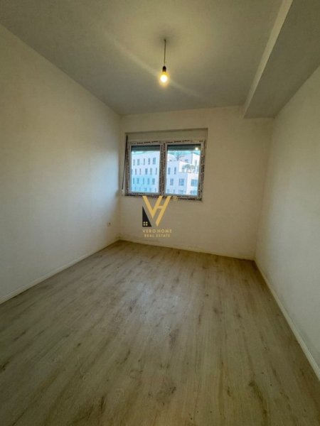 Tirane, shitet apartament 2+1+Ballkon Kati 2, 104 m² 145.600 € (5 MAJI)
