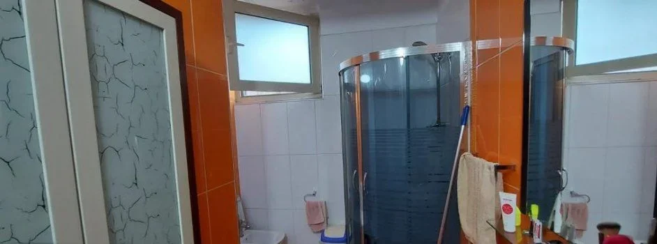 Tirane, jepet me qera apartament 2+1 Kati 3, 97 m² 650 € (KOMUNAE PARISIT)