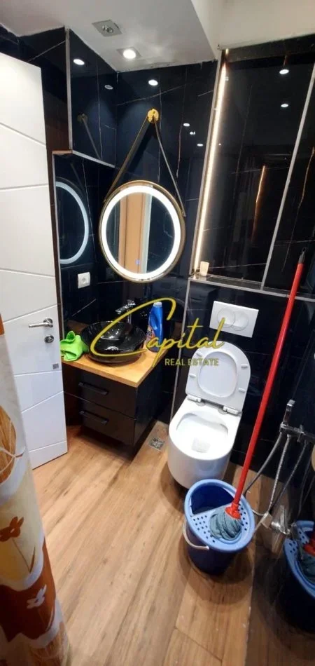 Tirane, jepet me qera zyre Kati 0, 75 m² 650 € (MEDRESEJA)