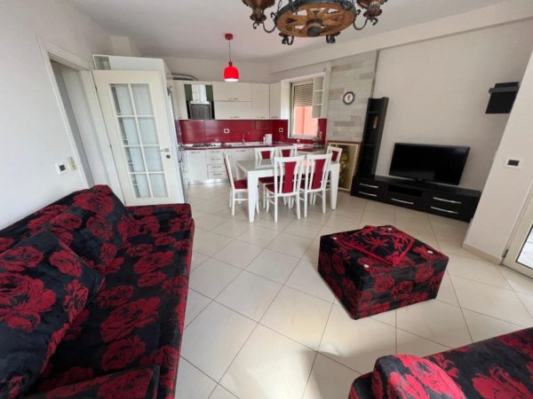 Tirane, jepet me qera apartament 2+1+Ballkon Kati 7, 110 m² 450 € (Rr. Besim Alla Misto Mame)