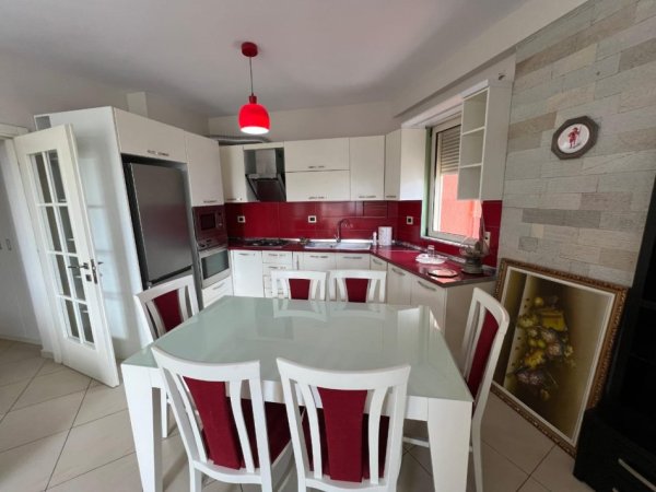 Tirane, jepet me qera apartament 2+1+Ballkon Kati 7, 110 m² 450 € (Rr. Besim Alla Misto Mame)