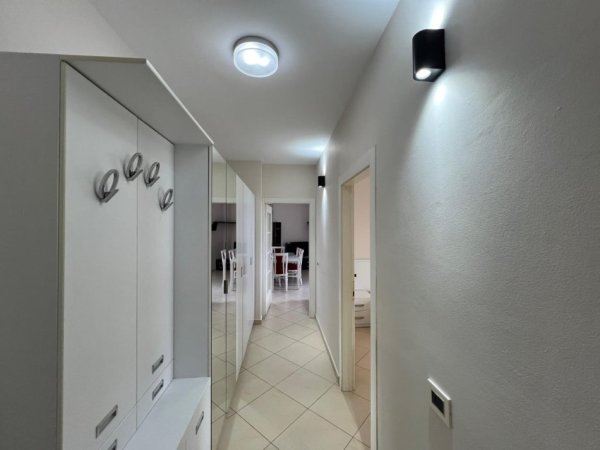 Tirane, jepet me qera apartament 2+1+Ballkon Kati 7, 110 m² 450 € (Rr. Besim Alla Misto Mame)