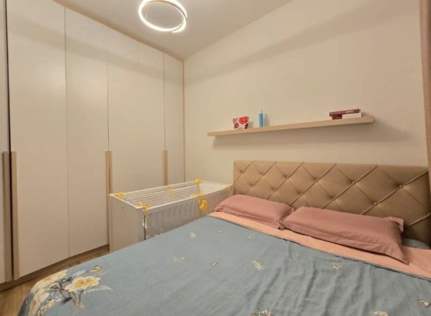 Tirane, jepet me qera apartament 1+1 Kati 4, 400 € (Kompleksi Mangalem 21)