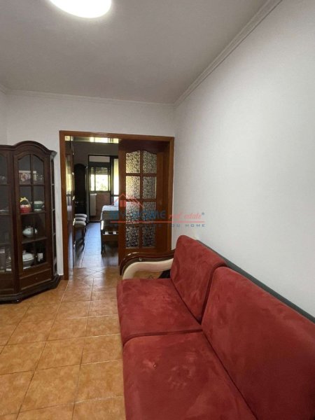 Tirane, jepet me qera apartament 1+1 Kati 2, 48 m² 450 € (Rruga Muhamet Gjollesha)