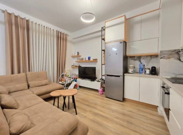 Tirane, jepet me qera apartament 1+1 Kati 4, 400 € (Kompleksi Mangalem 21)