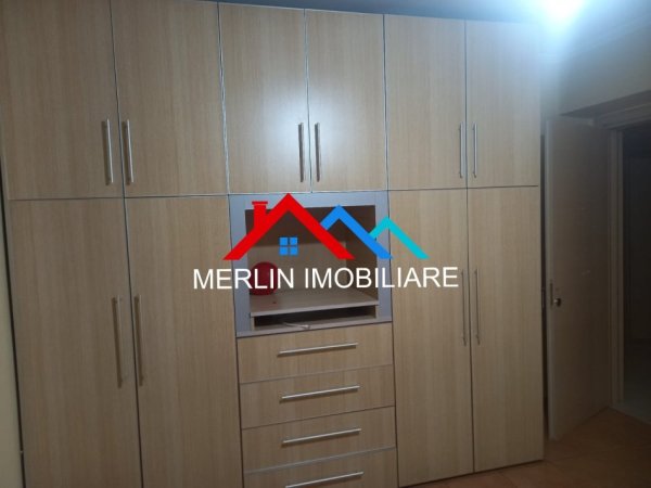 Tirane, jepet me qera apartament 2+1+Ballkon Kati 1, 80 m² 650 € (RRUGA MUHAMET GJOLLESHA)