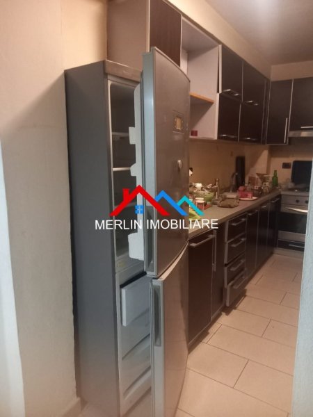 Tirane, jepet me qera apartament 2+1+Ballkon Kati 1, 80 m² 650 € (RRUGA MUHAMET GJOLLESHA)