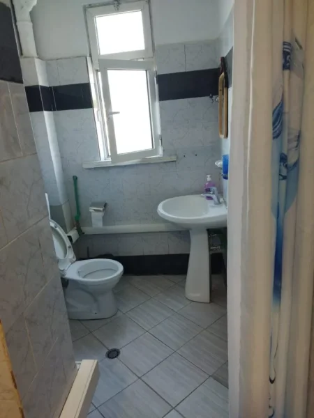 Tirane, jepet me qera apartament 2+1+Ballkon Kati 4, 80 m² 550 € (IRFAN TOMINI)