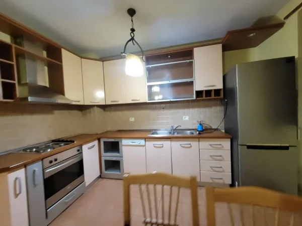 Tirane, jepet me qera apartament 1+1+Ballkon Kati 6, 63 m² 550 € 