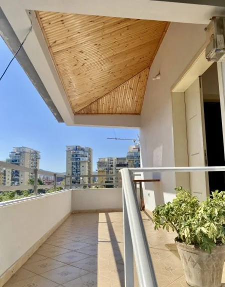 Tirane, jepet me qera apartament 2+1+Ballkon Kati 3, 100 m² 550 € (FUSHA E AVIACIONIT)