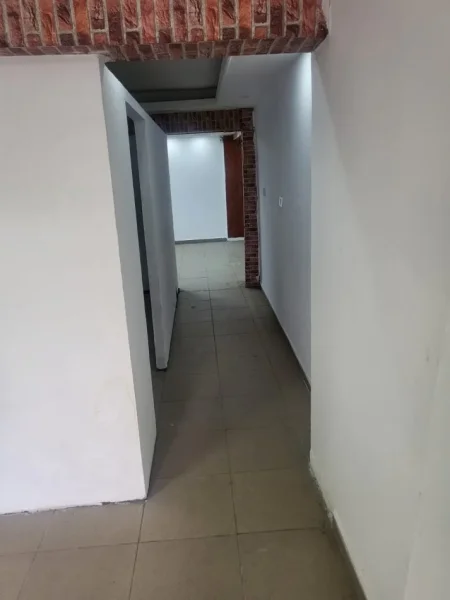 Shqiperi, jepet me qera ambjent biznesi Kati 0, 85 m² 450 € 