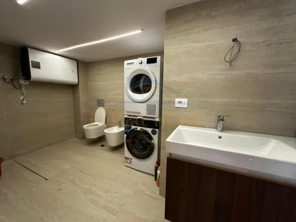 Tirane, shitet apartament 2+1 Kati 8, 104 m² 160.000 € 