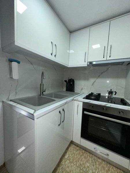 Tirane, jepet me qera apartament 1+1 Kati 2, 80 m² 600 € (Komuna e Parisit)