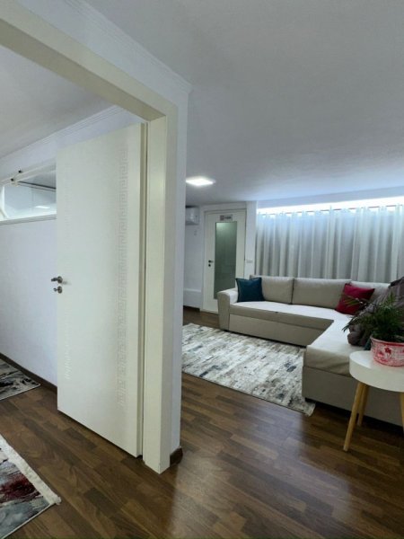 Tirane, jepet me qera apartament 1+1 Kati 2, 80 m² 600 € (Komuna e Parisit)