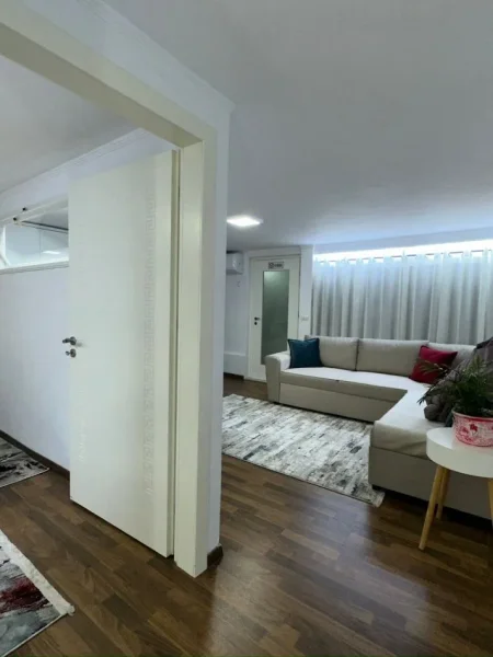 Tirane, jepet me qera apartament 1+1 Kati 2, 80 m² 600 € (Komuna e Parisit)
